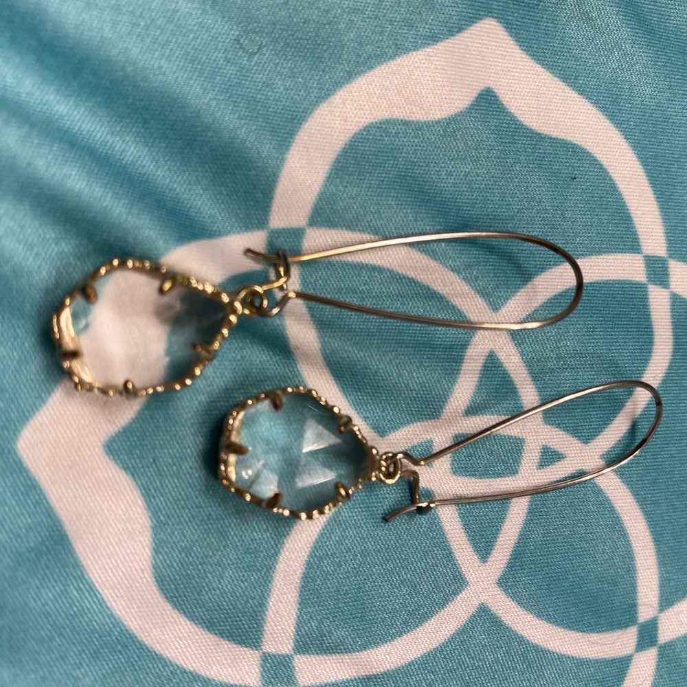 Cute Kendra Scott earrings